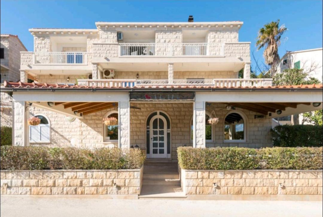 Apartments Siesta Sumartin Exterior photo