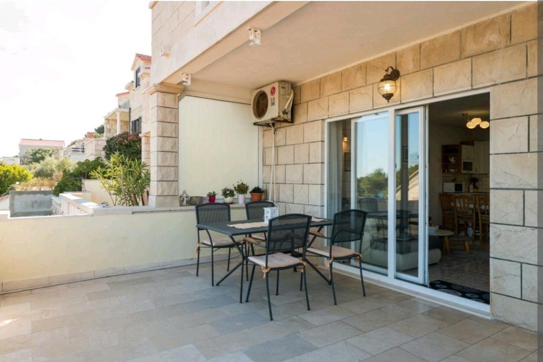 Apartments Siesta Sumartin Exterior photo